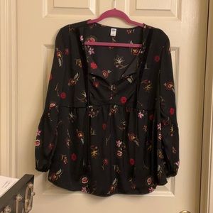 Old Navy Romantic blouse Black size M suggested